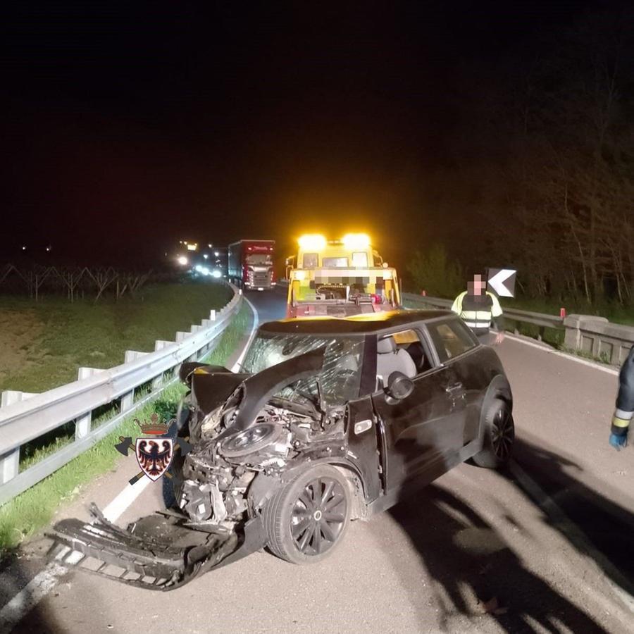 Loppio, Perde Il Controllo Dell’auto Durante La Notte: 26enne In Gravi ...